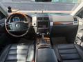 Volkswagen Touareg 2008 года за 6 830 000 тг. в Костанай – фото 2