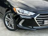 Hyundai Elantra 2017 годаfor8 250 000 тг. в Атырау – фото 2