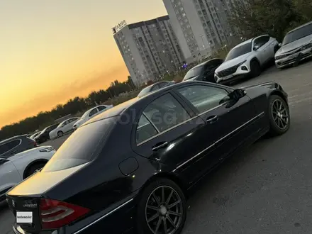 Mercedes-Benz C 200 2002 года за 3 350 000 тг. в Алматы – фото 5