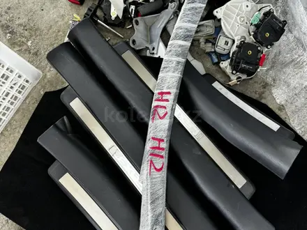 Пороги накладки детали салона зеркало ручка фонарь шторка акпп люк за 25 000 тг. в Алматы – фото 4