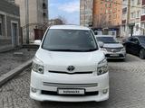 Toyota Voxy 2008 года за 5 600 000 тг. в Атырау