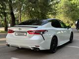 Toyota Camry 2022 года за 12 400 000 тг. в Тараз – фото 3