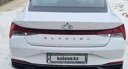 Hyundai Elantra 2023 года за 10 800 000 тг. в Атырау – фото 2