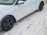 Hyundai Elantra 2023 года за 11 200 000 тг. в Атырау – фото 3