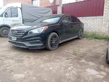 Hyundai Sonata 2016 года за 2 900 000 тг. в Актобе – фото 2