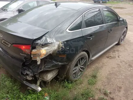 Hyundai Sonata 2016 года за 2 900 000 тг. в Актобе – фото 7