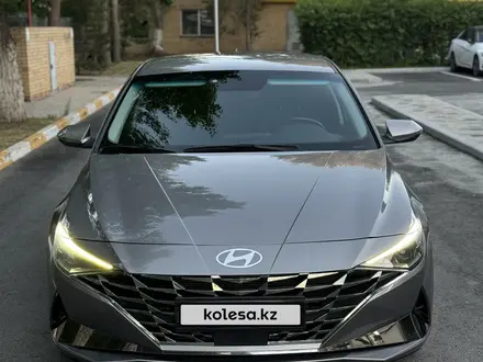 Hyundai Elantra 2022 года за 7 350 000 тг. в Караганда – фото 2