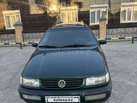 Volkswagen Passat 1996 года за 2 000 000 тг. в Семей – фото 14