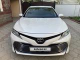 Toyota Camry 2019 года за 13 000 000 тг. в Алматы – фото 2