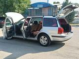 Volkswagen Golf 2001 года за 2 950 000 тг. в Алматы – фото 2