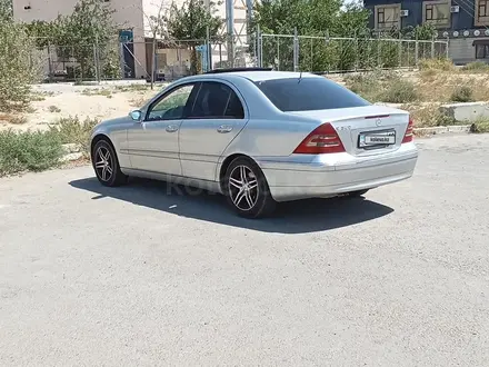 Mercedes-Benz C 320 2003 года за 2 000 000 тг. в Актау – фото 3