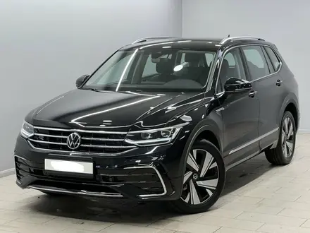 Volkswagen Tiguan 2022 года за 24 000 000 тг. в Астана