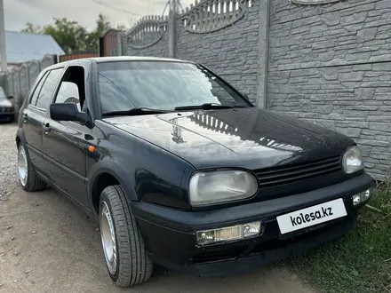 Volkswagen Golf 1995 года за 1 300 000 тг. в Алматы