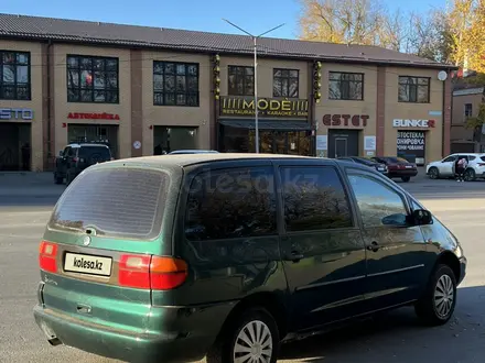 Volkswagen Sharan 1997 года за 1 837 700 тг. в Караганда – фото 4