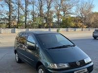 Volkswagen Sharan 1997 года за 1 837 700 тг. в Караганда