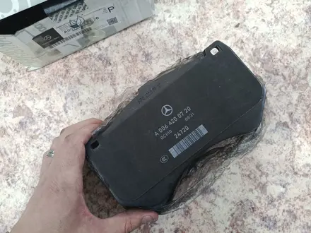 Колодки тормозные мерседес w205 w212 w213 E63 AMG C63 AMG за 170 000 тг. в Астана