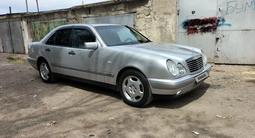 Mercedes-Benz E 220 1998 года за 3 650 000 тг. в Жезказган – фото 2