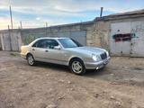 Mercedes-Benz E 220 1998 года за 3 650 000 тг. в Жезказган – фото 4