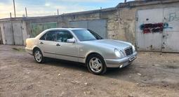 Mercedes-Benz E 220 1998 года за 3 650 000 тг. в Жезказган – фото 4