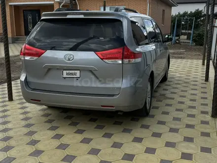 Toyota Sienna 2014 года за 9 500 000 тг. в Уральск – фото 2