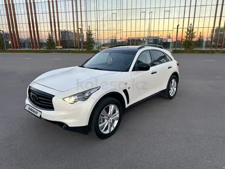 Infiniti QX70 2014 года за 12 900 000 тг. в Астана – фото 2