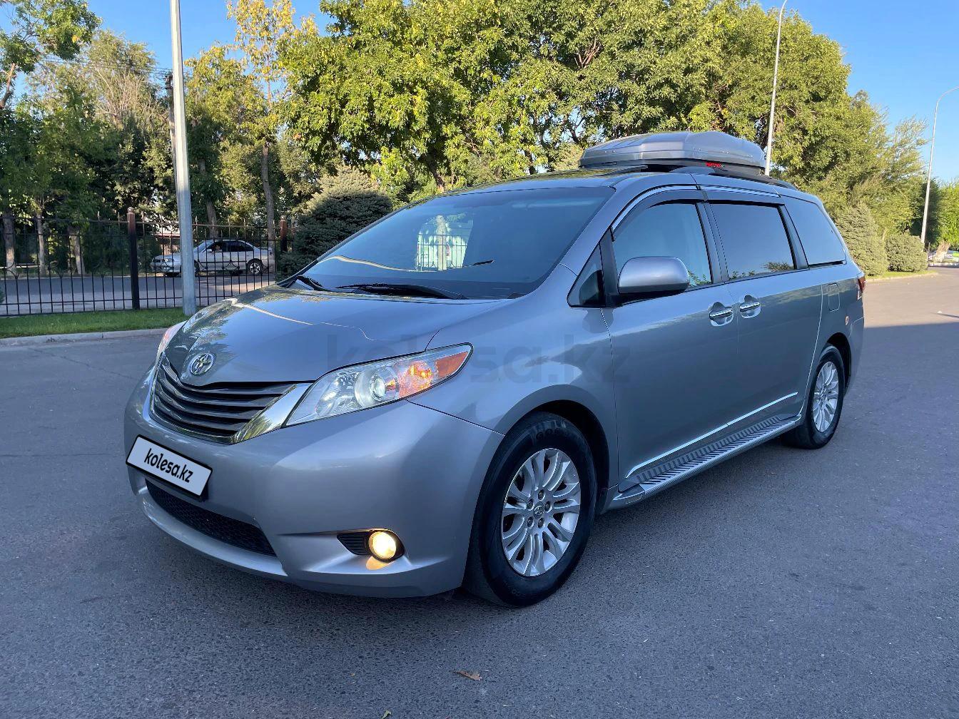 Toyota Sienna 2017 г.