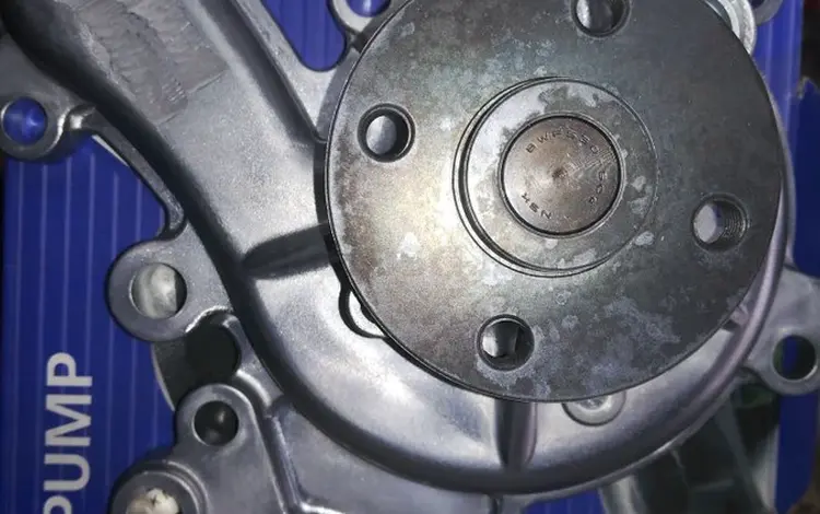 Водяная помпа на Lexus 570 водяной насос land Cruzer 200 5.7 3URFE за 40 000 тг. в Алматы