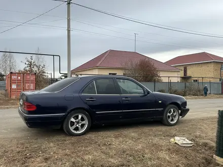 Mercedes-Benz E 230 1996 года за 2 200 000 тг. в Астана