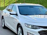 Chevrolet Malibu 2019 года за 9 650 000 тг. в Алматы – фото 4