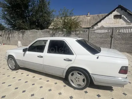 Mercedes-Benz E 220 1994 года за 3 200 000 тг. в Тараз – фото 23