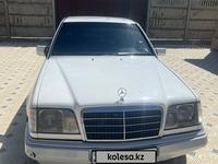 Mercedes-Benz E 220 1994 годаүшін3 200 000 тг. в Тараз