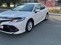 Toyota Camry 2018 годаүшін11 800 000 тг. в Семей – фото 2