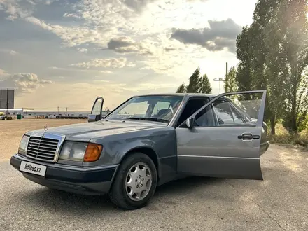 Mercedes-Benz E 200 1991 года за 1 600 000 тг. в Актобе – фото 2