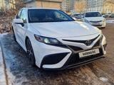 Toyota Camry 2021 года за 13 500 000 тг. в Астана