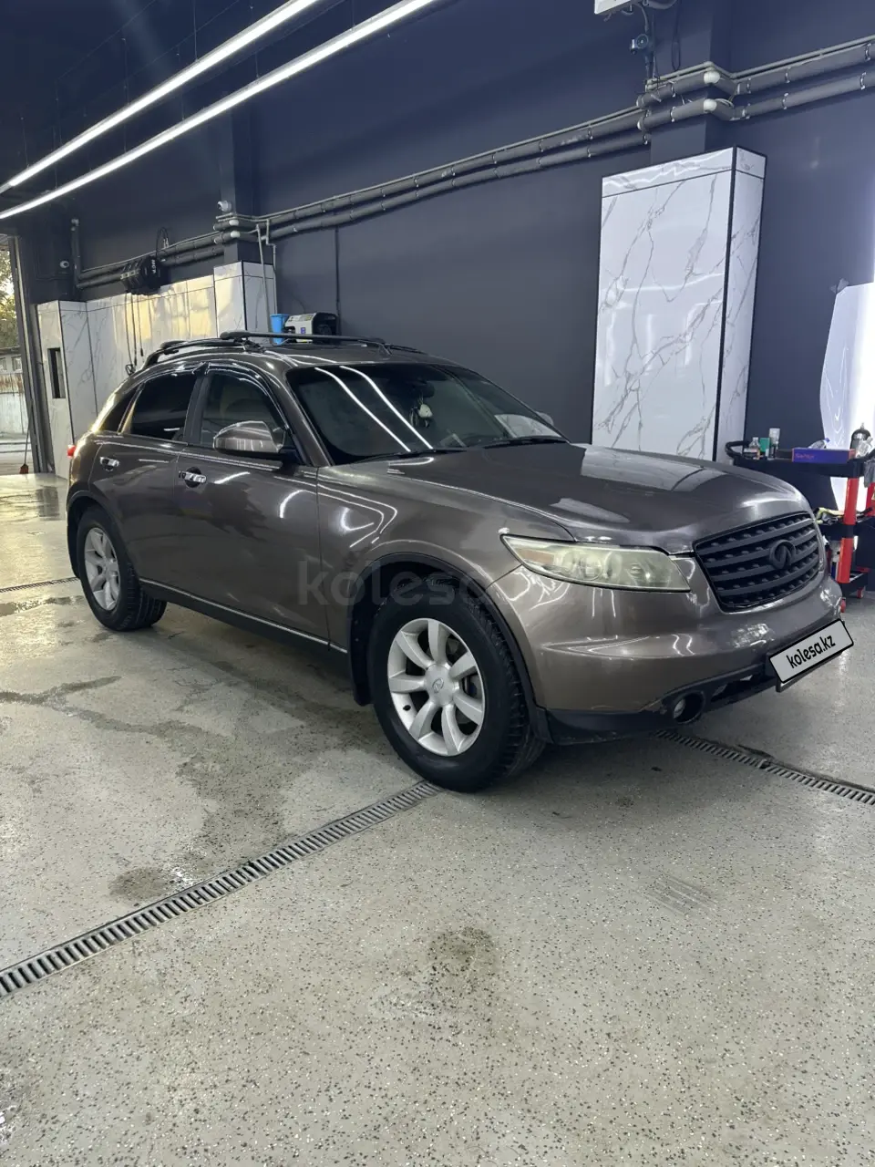 Infiniti FX35, 2005