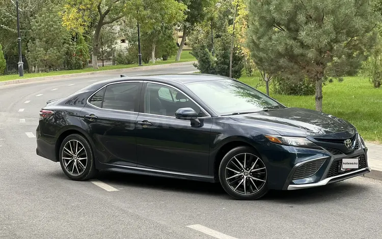 Toyota Camry 2021 года за 9 000 000 тг. в Шымкент