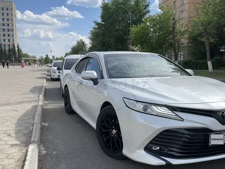 Toyota Camry 2019 года за 14 000 000 тг. в Астана – фото 12