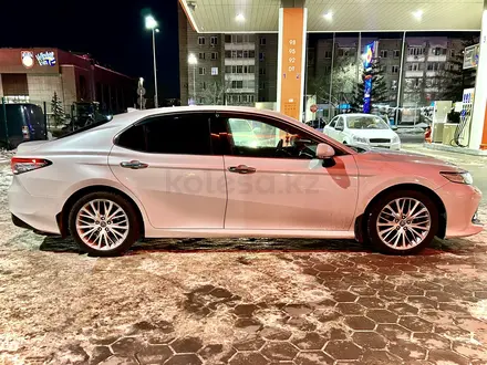 Toyota Camry 2019 года за 14 000 000 тг. в Астана – фото 4