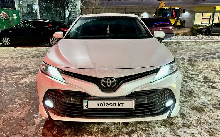 Toyota Camry 2019 года за 14 000 000 тг. в Астана