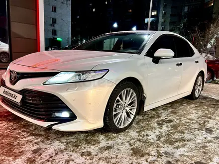 Toyota Camry 2019 года за 14 000 000 тг. в Астана – фото 2