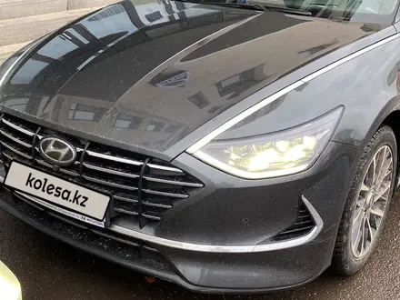 Hyundai Sonata 2022 года за 13 950 000 тг. в Астана