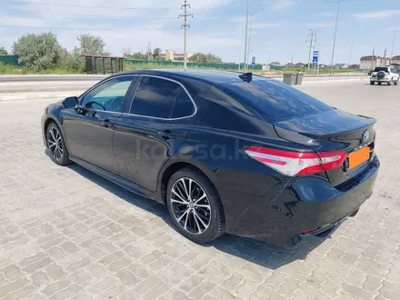 Toyota Camry 2020 года за 10 200 000 тг. в Актау – фото 5