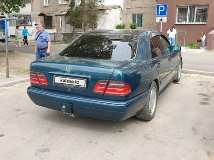 Mercedes-Benz E 220 1997 года за 2 500 000 тг. в Павлодар – фото 2