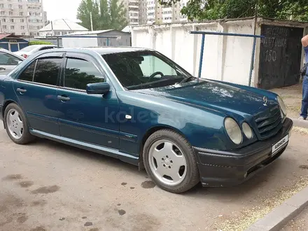 Mercedes-Benz E 220 1997 года за 2 500 000 тг. в Павлодар