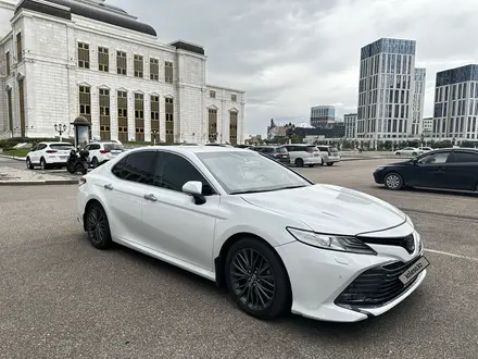 Toyota Camry 2018 года за 15 000 000 тг. в Астана