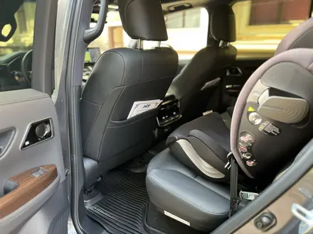 Toyota Land Cruiser 2024 года за 59 000 000 тг. в Алматы – фото 11