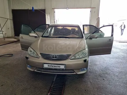 Toyota Camry 2005 года за 6 000 000 тг. в Кулан – фото 4