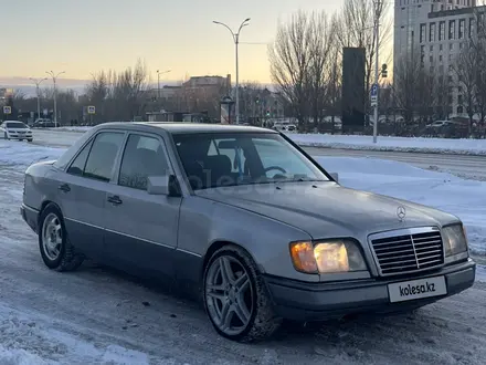 Mercedes-Benz E 320 1993 года за 2 250 000 тг. в Астана