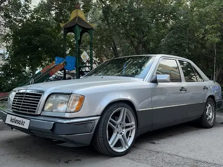 Mercedes-Benz E 320 1993 года за 2 250 000 тг. в Астана – фото 8