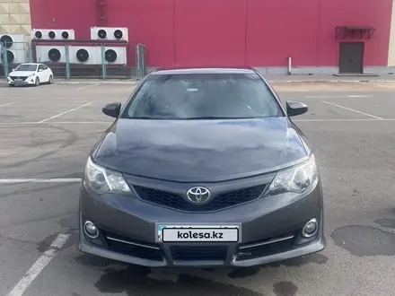 Toyota Camry 2014 года за 9 800 000 тг. в Астана